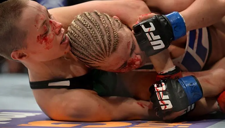 Namajunas 'acribilla' a VanZant en sangrienta pelea