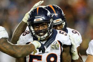 Von Miller llega a un histórico acuerdo con los Broncos