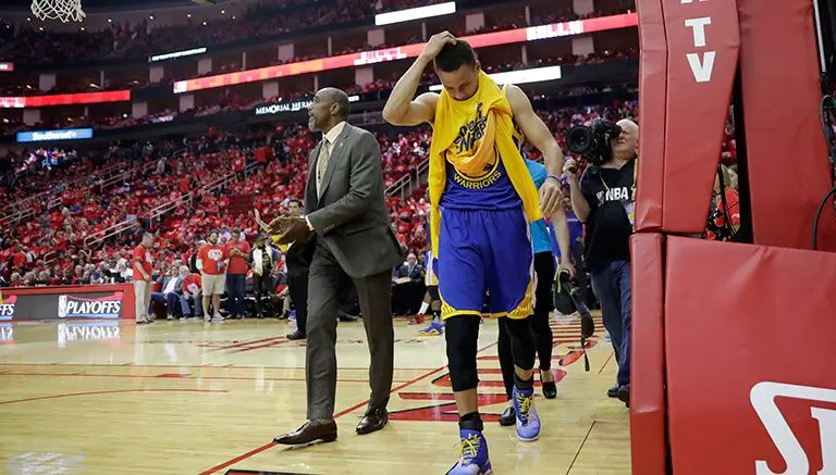 Curry, fuera al menos hasta la Final de Conferencia