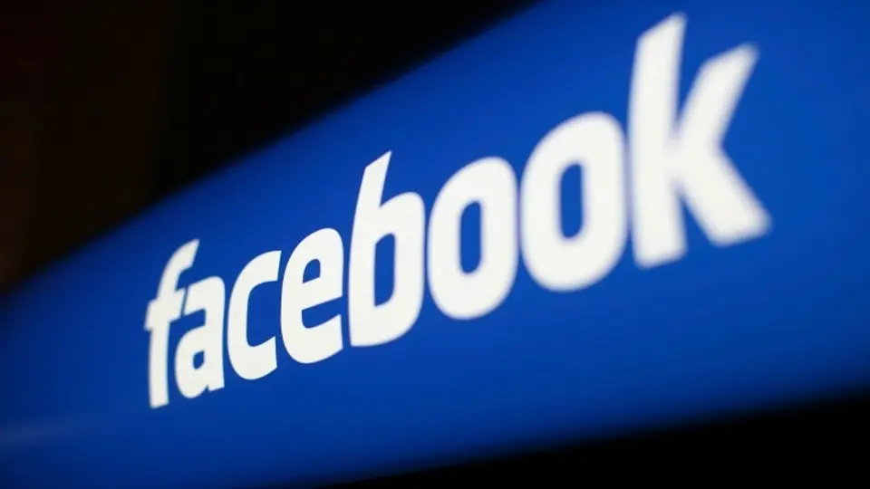 Facebook confunde el 'Día de la Revolución'