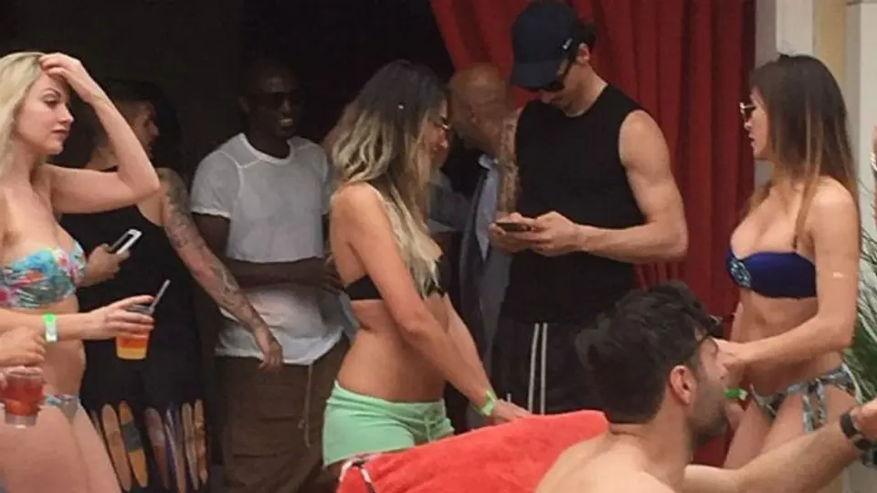 Zlatan y PSG festejan con sensuales chicas en Las Vegas