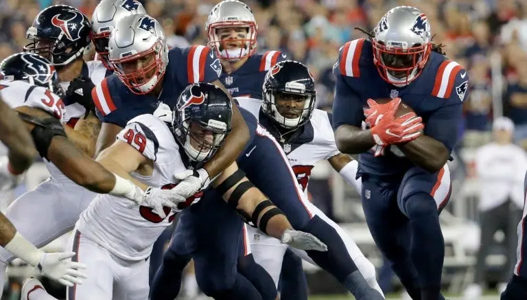 Patriotas blanquea a Texanos con gran actuación de Blount