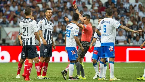 Cardona y Cuevas ingresan para ser expulsados en la J1