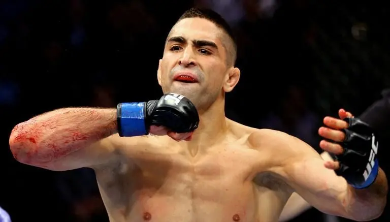 Ricardo Lamas cae contra Holloway en UFC 199