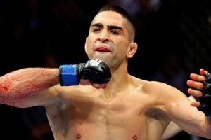 Ricardo Lamas cae contra Holloway en UFC 199