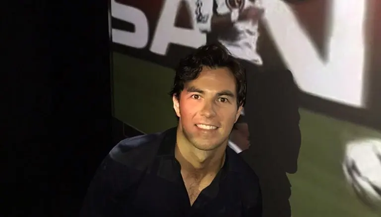 Checo Pérez alienta a Chicharito a distancia
