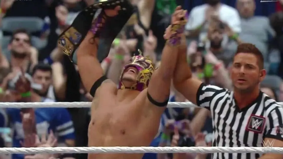 Kalisto retiene el título de EU en su debut en WM