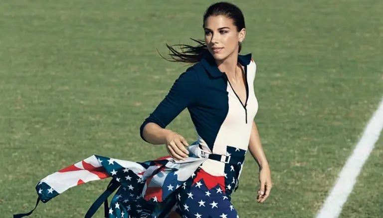 Alex Morgan posa en sexy sesión fotográfica