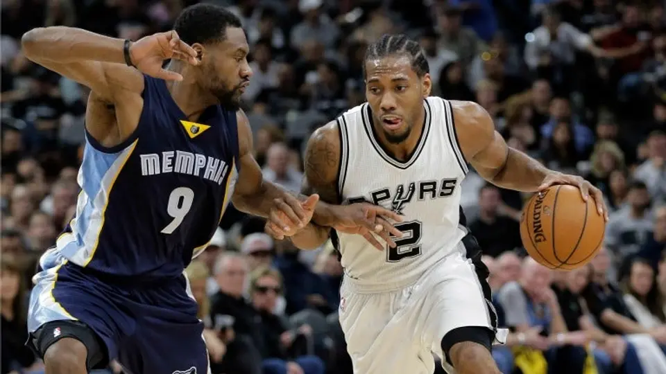 Spurs propina segunda humillación a Grizzlies