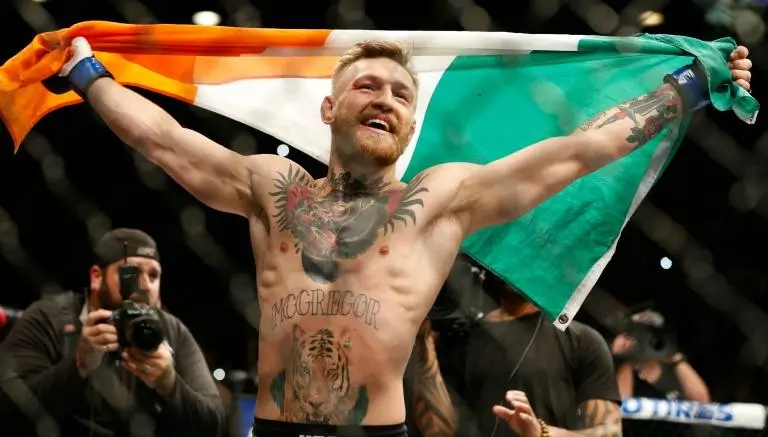 Conor McGregor, al interior del octágono | AP