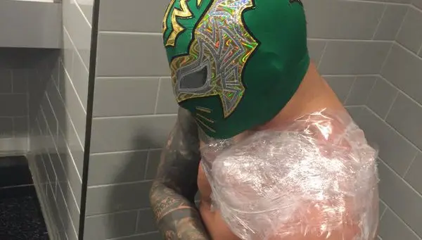 Sin Cara se disloca el hombro en Raw