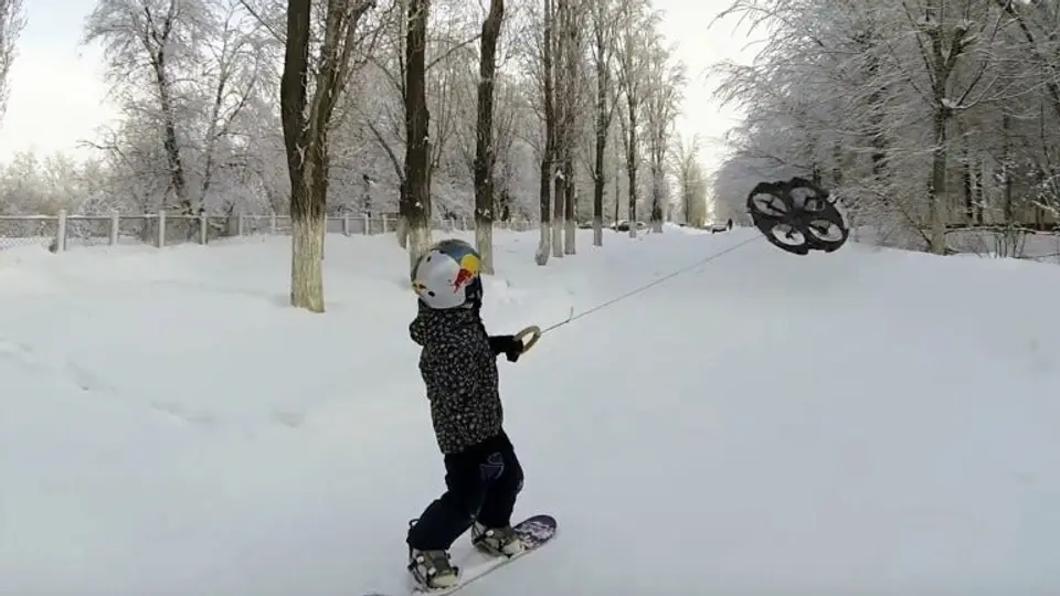 Usuario de YouTube crea el droneboarding
