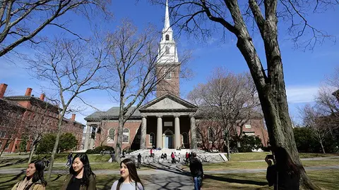 Evacuan edificios de Harvard por amenaza de bomba