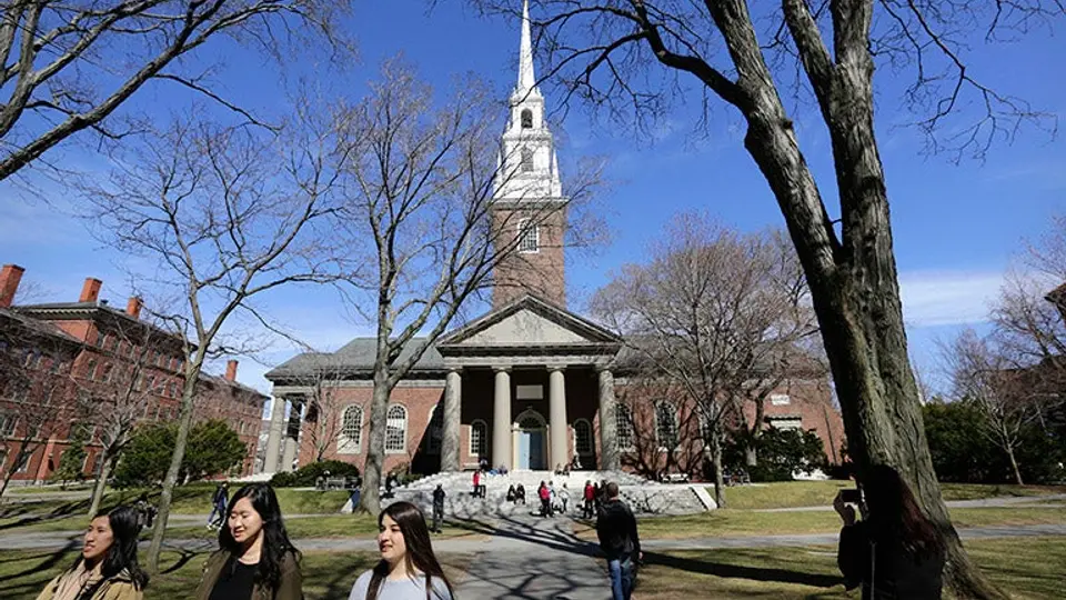 Evacuan edificios de Harvard por amenaza de bomba
