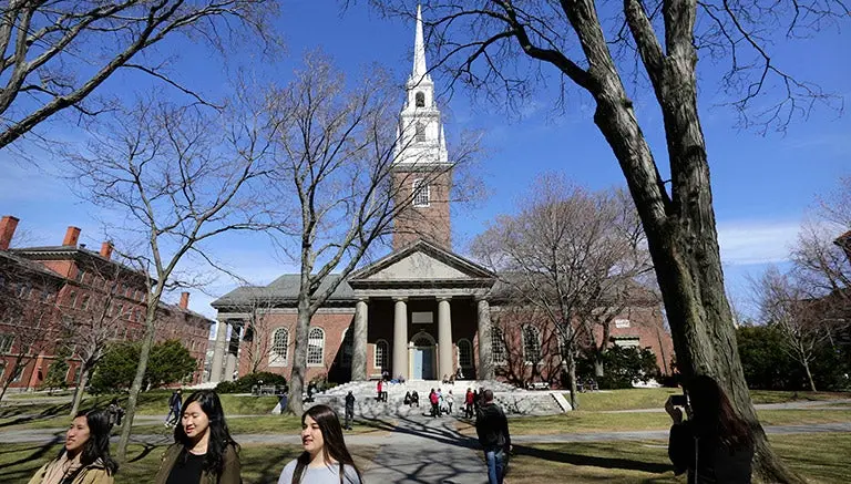 Evacuan edificios de Harvard por amenaza de bomba