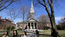 Evacuan edificios de Harvard por amenaza de bomba