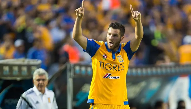 Gignac celebra 'libre y loko' el Año Nuevo