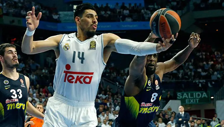 Ayón, orgulloso pese a caída contra Fenerbahce