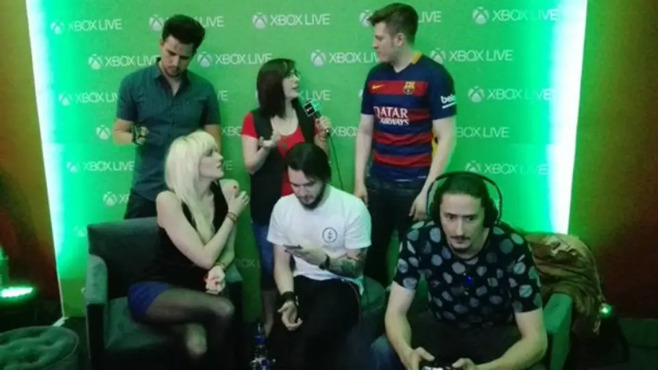 Jenny and the Mexicats se divierten con sus fans y FIFA 16