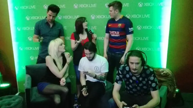 Jenny and the Mexicats se divierten con sus fans y FIFA 16