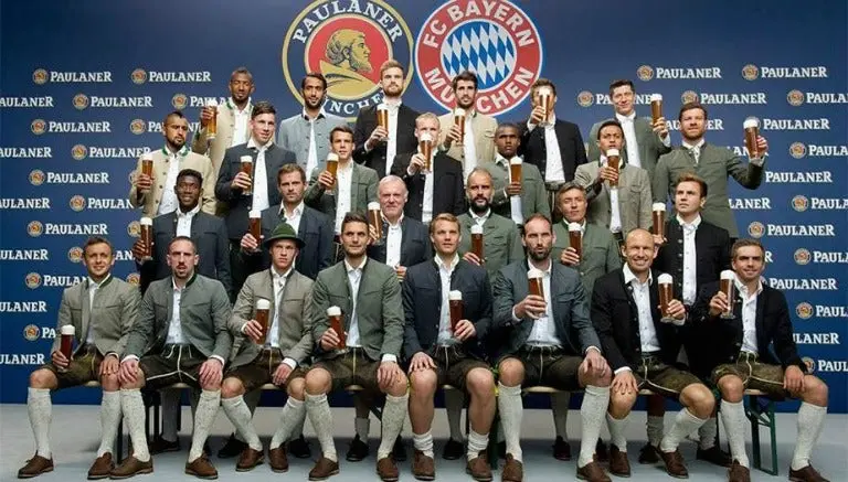 Bayern Munich disfruta de su tradicional visita al Oktoberfest