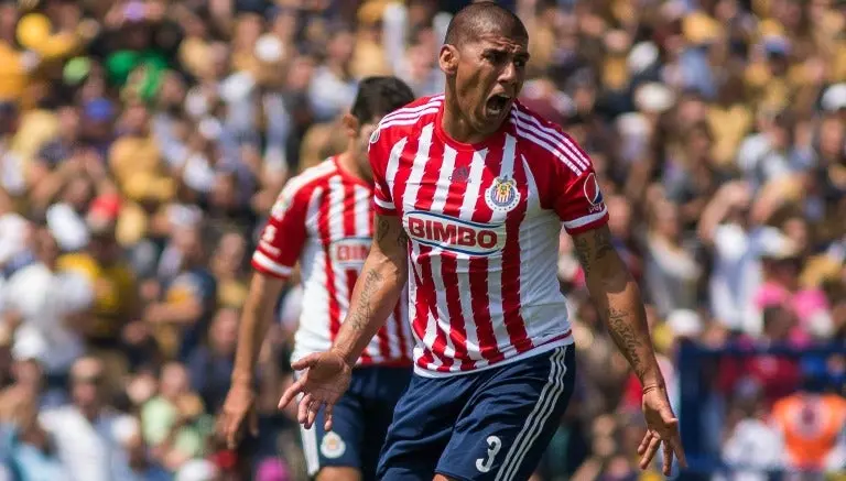 Carlos Salcido en un partido con Chivas | IMAGO7