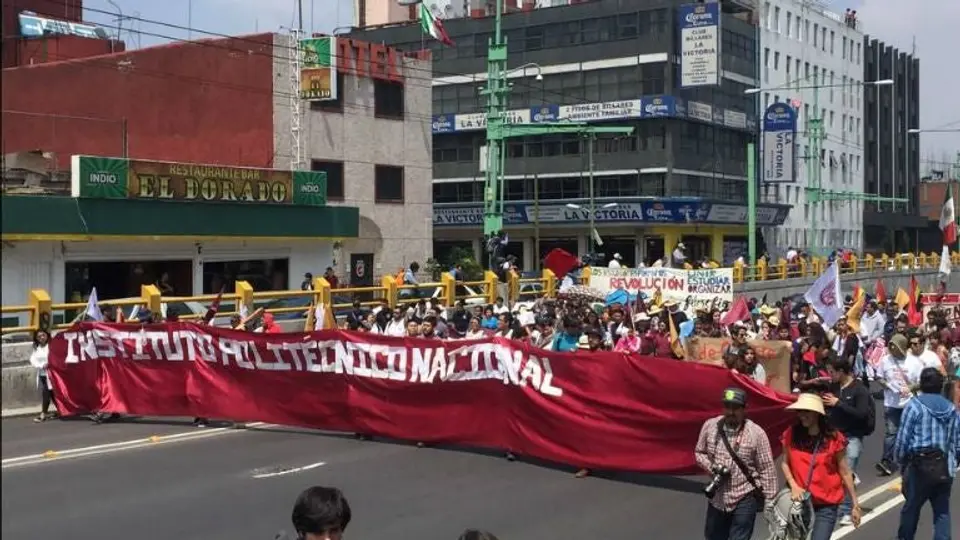 México conmemora con marcha el 2 de octubre