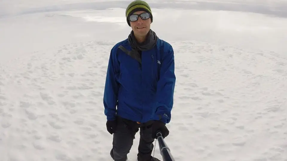 Mexicano conquista cima del Everest tras avalancha en 2014