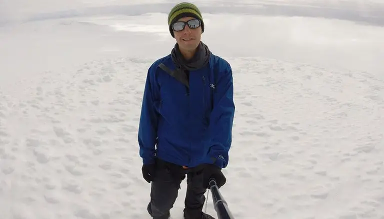 Mexicano conquista cima del Everest tras avalancha en 2014