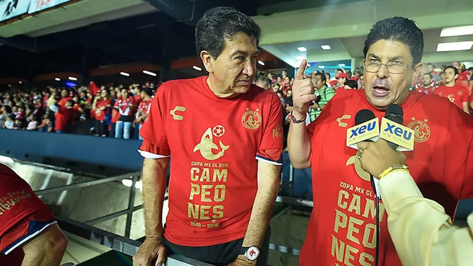 Kuri utiliza nuevo estadio de Veracruz para proselitismo político