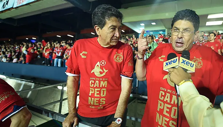 Kuri utiliza nuevo estadio de Veracruz para proselitismo político