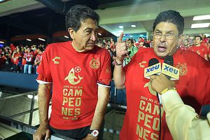 Kuri utiliza nuevo estadio de Veracruz para proselitismo político