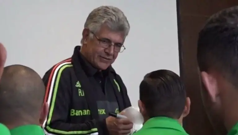 Jugadores del Tri reviven el 'muéransen o muéranse'