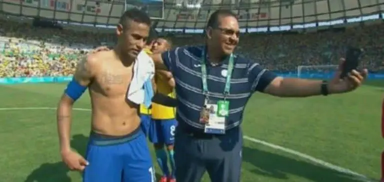 Goleada no impide a Hondureños tomarse fotos con Neymar
