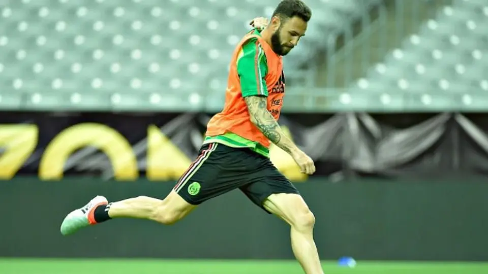 Layún figura en once ideal de CA en Instagram