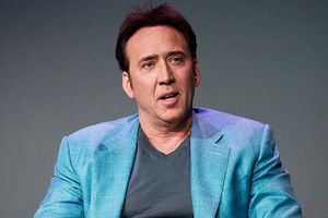 Nicolas Cage somete a líder de Mötley Crüe en defensa de fan