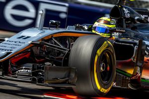 Checo supera en podios a McLaren desde su salida