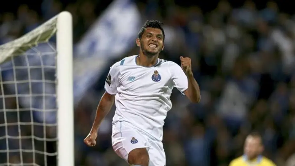 Tecatito y Layún, en el 11 ideal de americanos en Europa