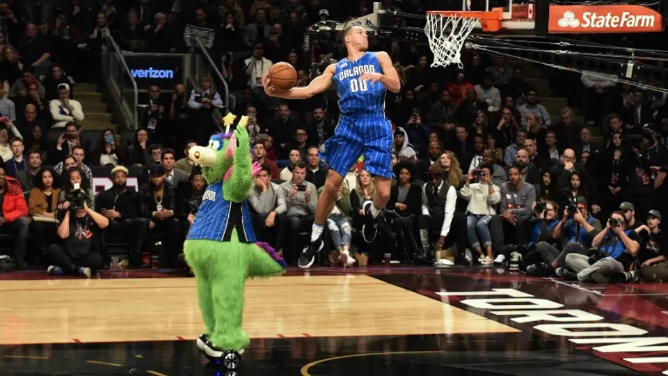 LaVine-Gordon, de los mejores duelos de la historia en NBA