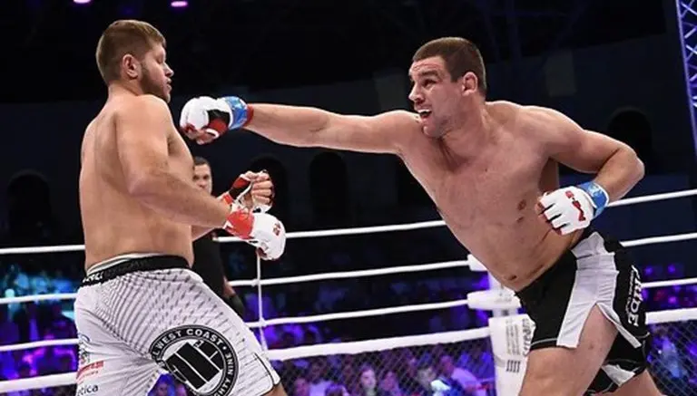 Peleador de MMA se fractura al patear
