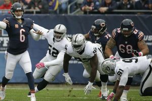 Raiders cae a manos de un Cutler inspirado