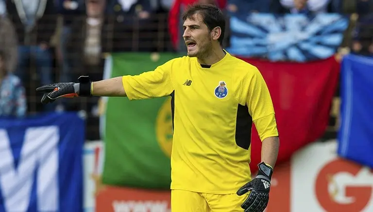 Iker Casillas bromea con su retiro en FIFA 16