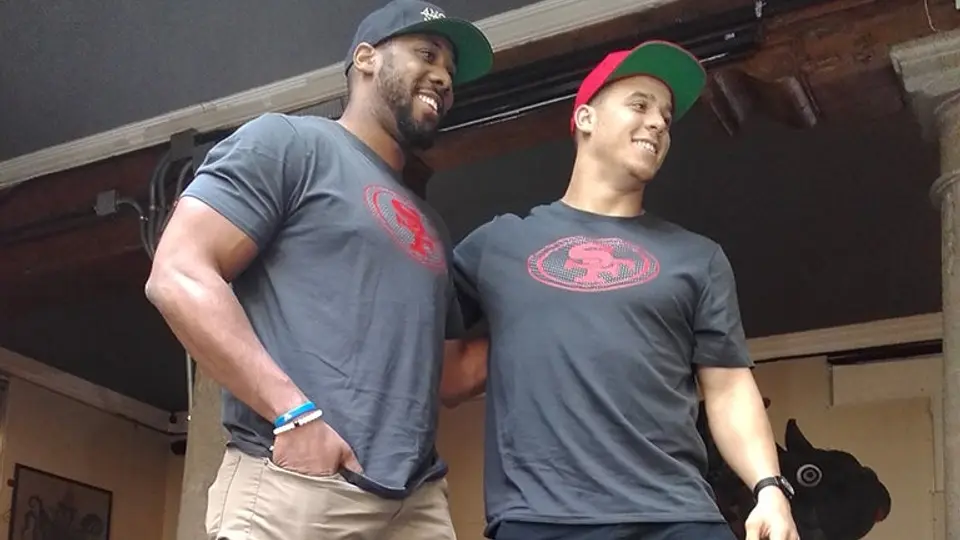 Shayne Skov, en dura lucha por titularidad con 49ers