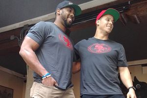 Shayne Skov, en dura lucha por titularidad con 49ers