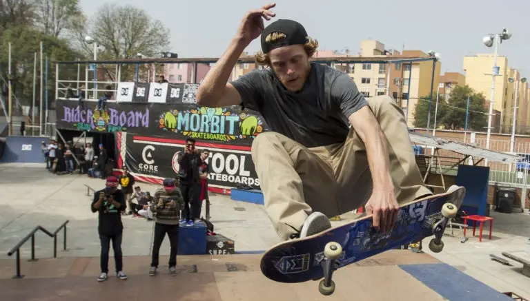 DC hace vibrar a skaters con 'De La Calle / Da Rua'