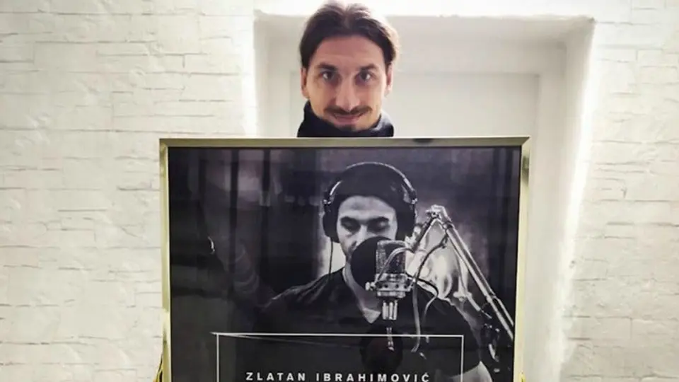 Zlatan gana disco de oro por himno nacional sueco