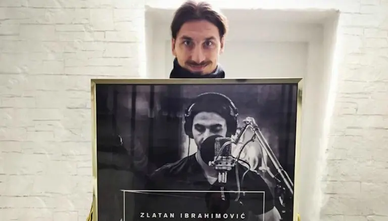 Zlatan gana disco de oro por himno nacional sueco