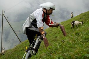 Diseñador inglés 'se convierte' en cabra