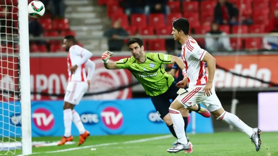 Pulido se estrena con Olympiacos en Copa
