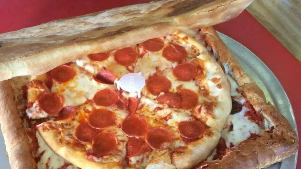 Crean caja de pizza... hecha de pizza
